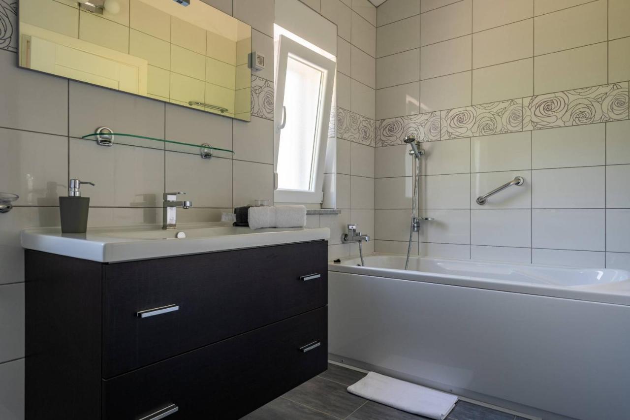 Villa Ellen Sophie Vrznaveri Екстер'єр фото